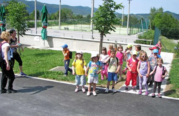 Igrišča v športno rekreacijskem centru Kamp Tura radi uporabljajo tudi najmlajši iz vipavskega vrtca 