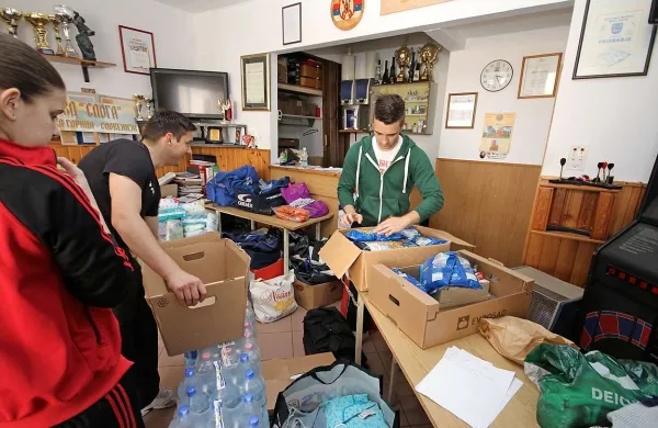 Različne organizacije in društva so v preteklih dneh na poplavljena območja v BiH, Srbijo in na Hrvaško poslale več sto ton najrazličnejše  pomoči