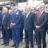 Ameriški veleposlanik Jospeh A. Mussomeli, ameriški general  Frank Gorenc (na fotografiji oba  z leve) in minister za obrambo Roman Jakič (skrajno desno).  