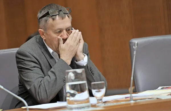 Praprotnika zasli&scaron;ala bančna komisija