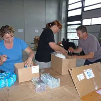 Podarjeno blago je treba pregledati, sortirati, popisati ... 