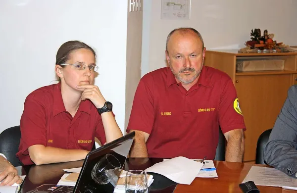  Idrijska redarja Mateja Novak in Risto Verbič nista strah in trepet kršiteljev v prometu v občini Idrija
 
