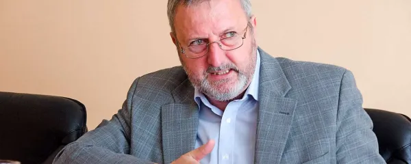 Emil Rojc: Že od začetka  mandata sem bil in sem še pripravljen pogovarjati se z vsemi svetniki razen z gospodom Šenkincem, s katerim dialog ni mogoč. Vendar pa pod enim pogojem, in sicer, da župan ne more biti lutka v rokah nekaterih odsluženih
