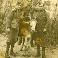 Mirko Gabrijelčič (levo) pred aretacijo v Agrigentu leta 1941