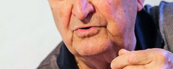  Anton Petje: “Vedno sem brskal po tekstu in iskal,  kje je kakšna možnost karakternega pristopa do vloge. Včasih sem bil prav obseden od tega, celo zoprn sem bil sam sebi, a preprosto nisem mogel prenehati.”