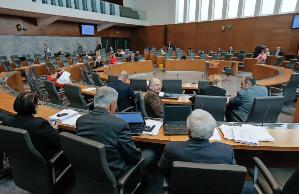 Poslanke in poslanci so na današnji seji ugotovili, da do izteka 14-dnevnega roka ni bil predlagan noben kandidat za mandatarja