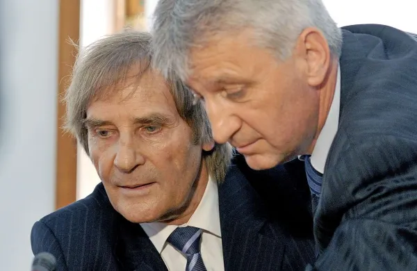 Za potencialno kandidaturo ekonomista Dušana Radonjiča pa je Zanoškar izvedel šele tedaj, ko ga je razkril nepovezani poslanec Ivan Vogrin