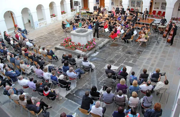 Križni hodnik frančiškanskega samostana  sv. Ane se je izkazal kot hvaležno koncertno prizorišče 