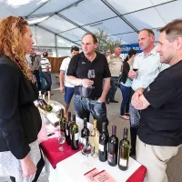 Marija Kerkez  je na stojnici Vinakopra predstavila tudi refošk 2011, šampiona letošnjega Praznika refoška 