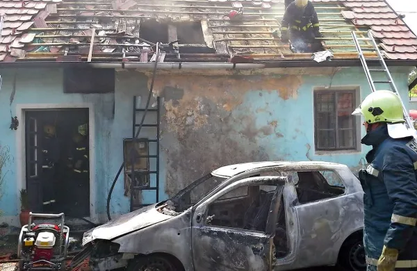 Plameni so se  raz&scaron;irili na hi&scaron;o