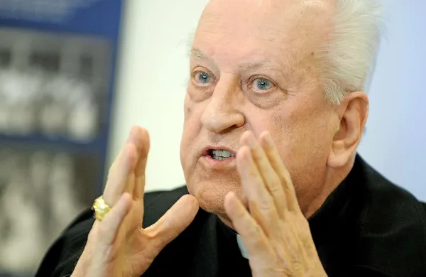 Kardinal Franc Rode se je danes v tožbi zaradi pisanja o njegovem domnevnem očetovstvu poravnal z Delom in Delovim novinarjem Dejanom Karbo
