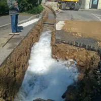 Ena od novih cevi je počila in izkopan jarek se je spremenil v hudournik  