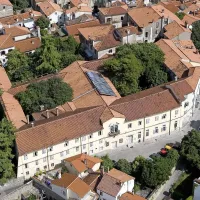 V Univerzi na Primorskem trdijo, da denar od nadomestila varčujejo za obnovo  samostana 