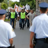 Dijaki in &scaron;tudenti pred vlado zahtevali ureditev subvencij za vozovnice