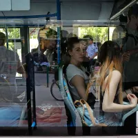 Dijaki in &scaron;tudenti pred vlado zahtevali ureditev subvencij za vozovnice
