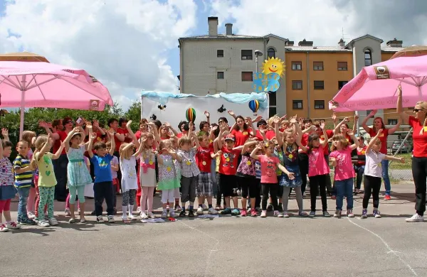 Po poteh Mojce Pokrajculje