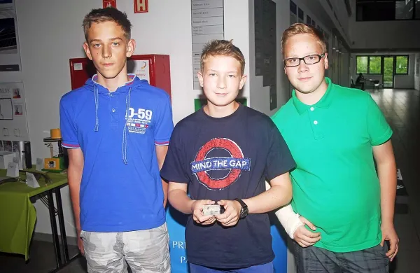 Izak, Jan in Anže so prvo nagrado  prejeli za lučko Smart Ligh