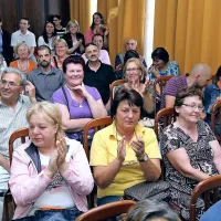 Hočejo Svetilnik brez  novih poti in klopi