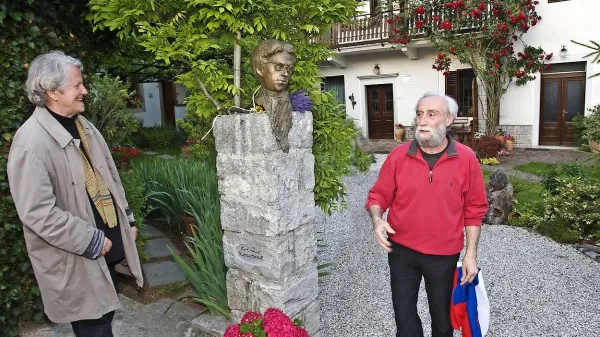 Kip sta odkrila pobudnik Josip Osti (desno) in kipar Mirsad Begić