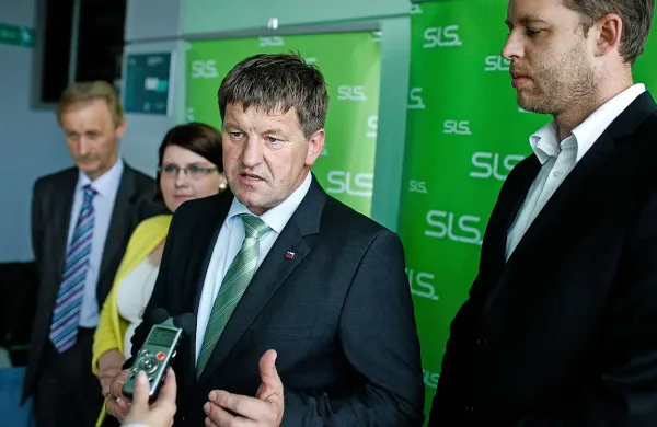 V organih SLS so se seznanili s potekom evidentiranja kandidatov za volitve v DZ, prvak SLS Franc Bogovič pa je dobil, kot pravi, jasen mandat za nadaljevanje sodelovanja z NSi