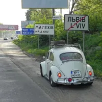 50-letnega hrošča Hermana so za 50. rojstni dan odpeljali na dobrih 4000 kilometrov dolg potep do Ukrajine in nazaj