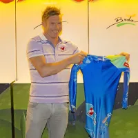 Matej Mavrič Rožič bo dres Tine Maze, ki mu ga je ta podarila ob koncu kariere, kmalu dal na dobrodelno dražbo