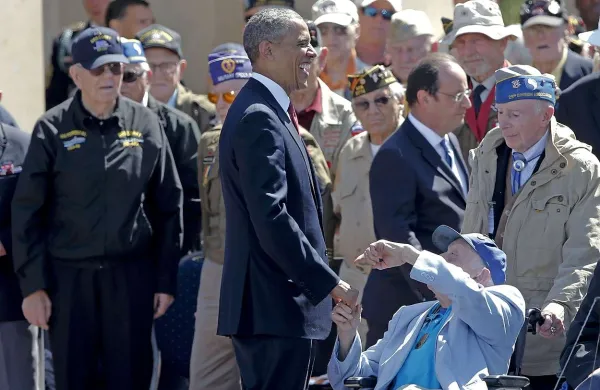 Ameriški predsednik Barack Obama med sproščenim pogovorom z vojaškimi veterani 