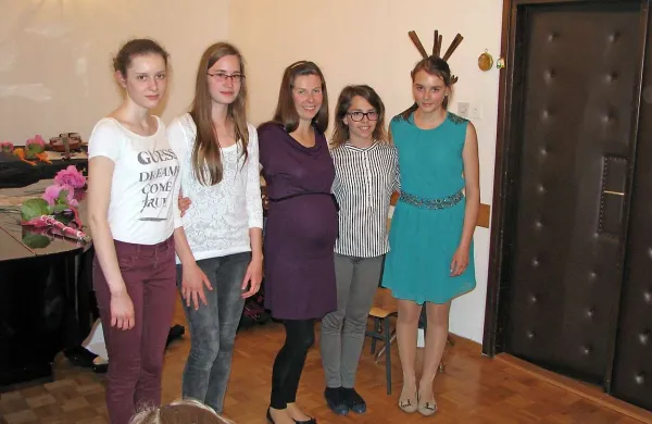 Od osnovnega glasbenega izobraževanje so poslovile štiri violinistke profesorice Amande Vidic (v sredini), in sicer (z leve) Metka Fišer, Tisa Bajec, Ela Sabadin in Zala Pregelj 