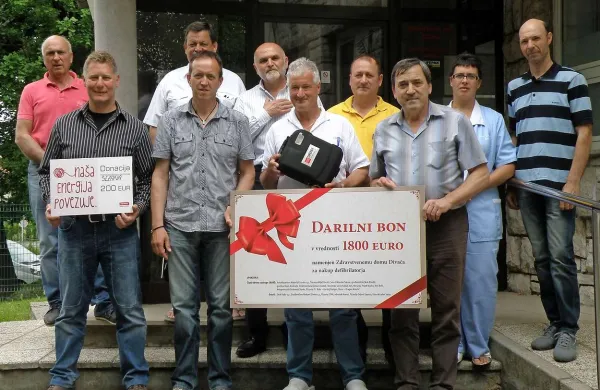 Divaški obrtniki so pomagali kupiti nov defibrilator