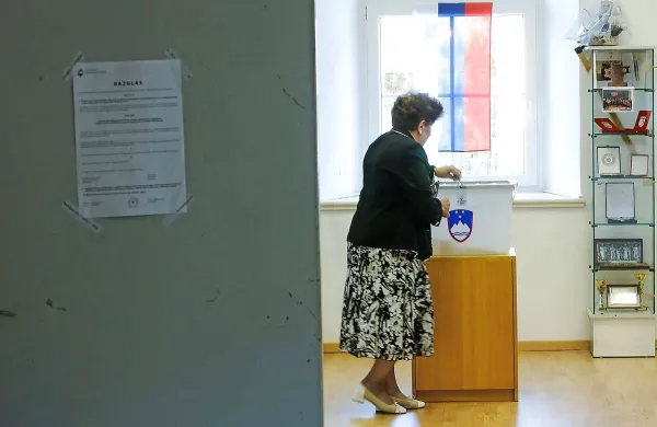 Glasovanja na referendumu o arhivski noveli se je do 16. ure udeležilo 139.939 volilk in volilcev, kar je 8,17 odstotka vseh volilnih upravičencev