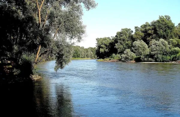 V reki Muri so po navedbah Hrvaške gorske reševalne službe (HGSS) našli truplo moškega, ki je najverjetneje 51-letni Slovenec, ki so ga pogrešali od četrtkove nesreče čolna z devetimi slovenskimi državljani