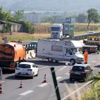 Na hitri cesti Koper-&Scaron;kofije se je prevrnil avtodom