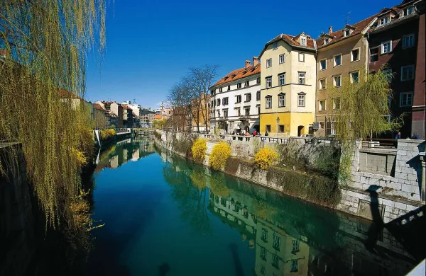 Priznana založba turističnih vodičev Lonely Planet je Ljubljano uvrstila na drugo mesto med desetimi destinacijami v Evropi, ki jih popotniki letos ne smejo obiti