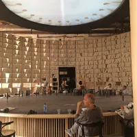 Knjižnica, projekt Združenih arabskih emiratov  s knjigami o arhitekturi arabskega sveta 1914- 2014 