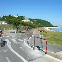 Hitrejši udeleženci v prometu po novem ne morejo več prehajati na površine, namenjene izključno pešcem