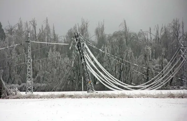 Februarski žled je v celoti poškodoval 62 stojnih mest daljnovodov, do 50 odstotkov je bilo poškodovanih še  31 stojnih mest  
