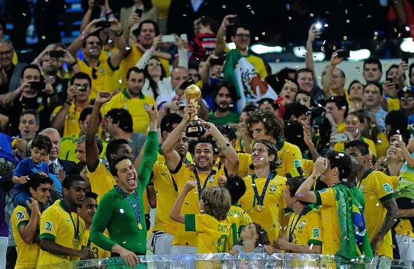 V Braziliji prevladuje mnenje,  da bodo vse težave v zvezi z zapleti s pripravo SP pozabljene le, če bo Brazilija 13. julija na stadionu Maracana v Rio de Janeiru igrala finale