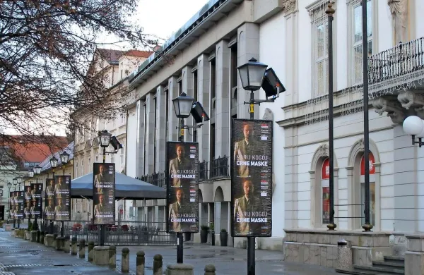Dobrodelna glasbeno-pesniška prireditev Stopimo skupaj za žrtve poplav na Balkanu bo  v dvorani SNG Maribor z neposrednim televizijskim prenosom na RTV Slovenija