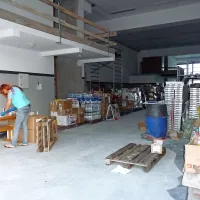 Zbirni center  Rdečega križa na Srminu, kjer zbirajo pomoč za prizadete v poplavah na Balkanu  