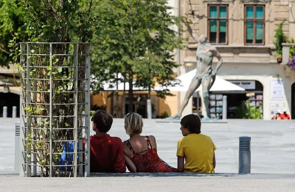  Najvišje temperature bodo danes do 35 stopinj Celzija, zato bo toplotna obremenitev zelo velika