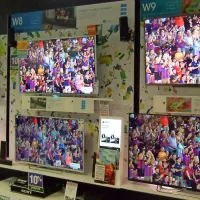 Večina slovenskih ljubiteljev nogometa si bo tekme ogledala prek TV ekranov. Na brazilskih stadionih jih bo navijala le peščica.