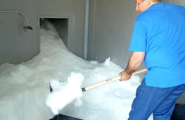 Ledomat proizvede tri tone ledu na dan. Kmalu bo znan  pravilnik, ki ga bodo morali ribiči upoštevati pri zajemanju ledene zaloge. 