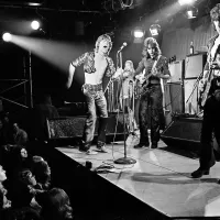 Rolling Stones v londonskem klubu Marquee 26. marca 1971, v ustvarjalnem obdobju. Leto pozneje so izdali album  Exile on Main Street, ki med poznavalci velja za njihov zadnji veliki album. 