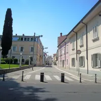 Morda bodo gasilci koprski občini predlagali, naj odstrani tudi količke pred občinsko Verdijevo ulico