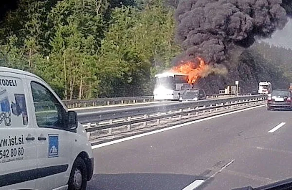 Avtobus je zagorel okoli 7. ure zjutraj