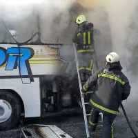 Na primorski avtocesti gorel avtobus