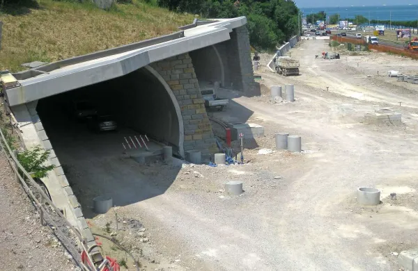 Predor Markovec dobiva končno podobo. Dars se zdaj osredotoča na dokončanje hitre ceste zunaj predora.