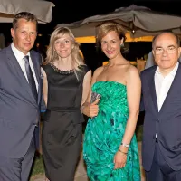 Marino Antolovič, predsednik uprave LifeClass,  in Maja Križmančič, izvršna direktorica za hotelsko operativo (z desne), sta na plaži Meduza Exclusive gostila tudi Karmen Novarlič, vodjo sektorja za turizem pri agenciji Spirit, in direktorja hotela