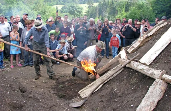 Colsko kopo sta prižgala Maks Kobal in Lucijan Trošt 