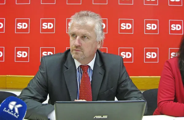 Koprska SD, ki ji predseduje Angel Šav, od centrale stranke zahteva, da v njihovem volilnem okraju ponovijo postopke imenovanja kandidata   